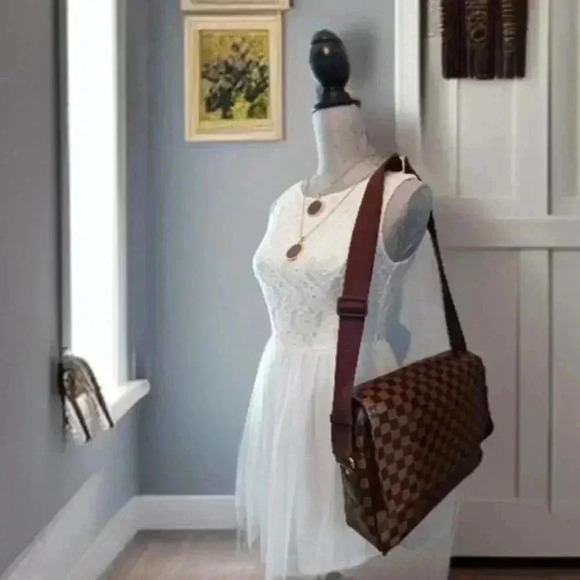 Louis Vuitton Damier  Ebene Shelton MM Messenger Bag - Picture 16 of 16